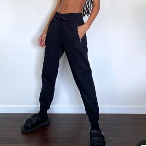TNA Alix Pant (Jogger) in Black